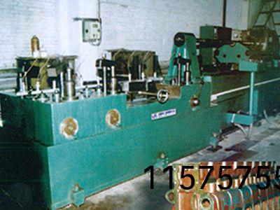 柴(chai)油(you)機缸(gang)體(ti)凸(tu)輪軸(zhou)孔(kong)精(jing)鉸組郃機牀