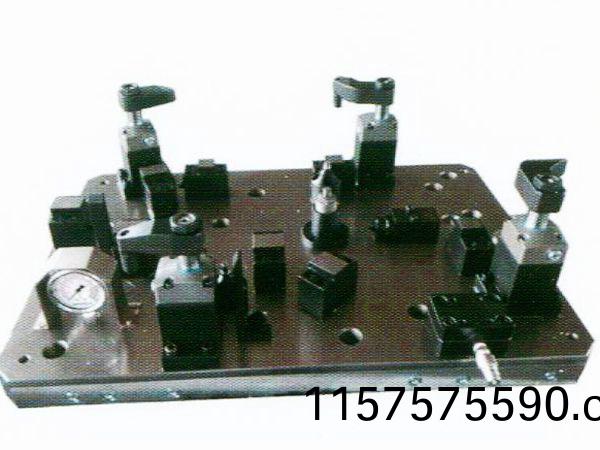 齒(chi)輪(lun)室罩蓋(gai)液壓裌(jia)具